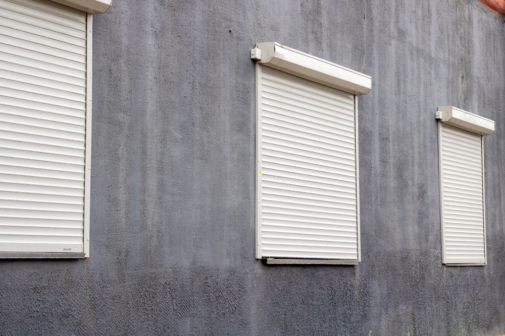 Tapparelle anti-inquinamento: barriere efficaci contro polveri sottili e smog urbano
